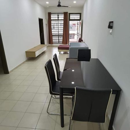 אולו טיראם Infinity Homestay Bandar Cemerlang מראה חיצוני תמונה
