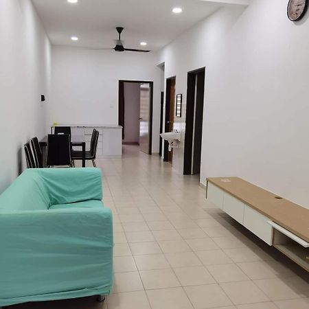 אולו טיראם Infinity Homestay Bandar Cemerlang מראה חיצוני תמונה