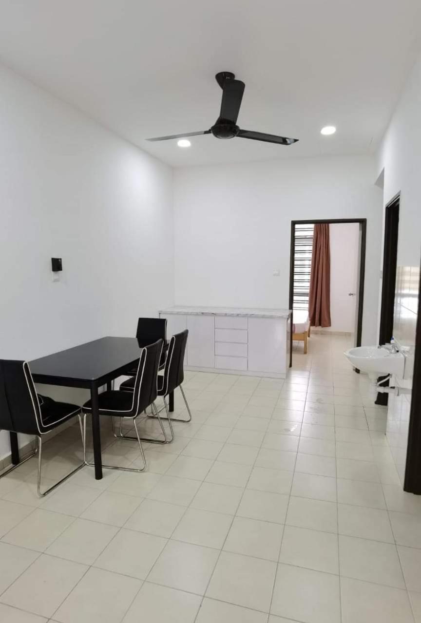 אולו טיראם Infinity Homestay Bandar Cemerlang מראה חיצוני תמונה