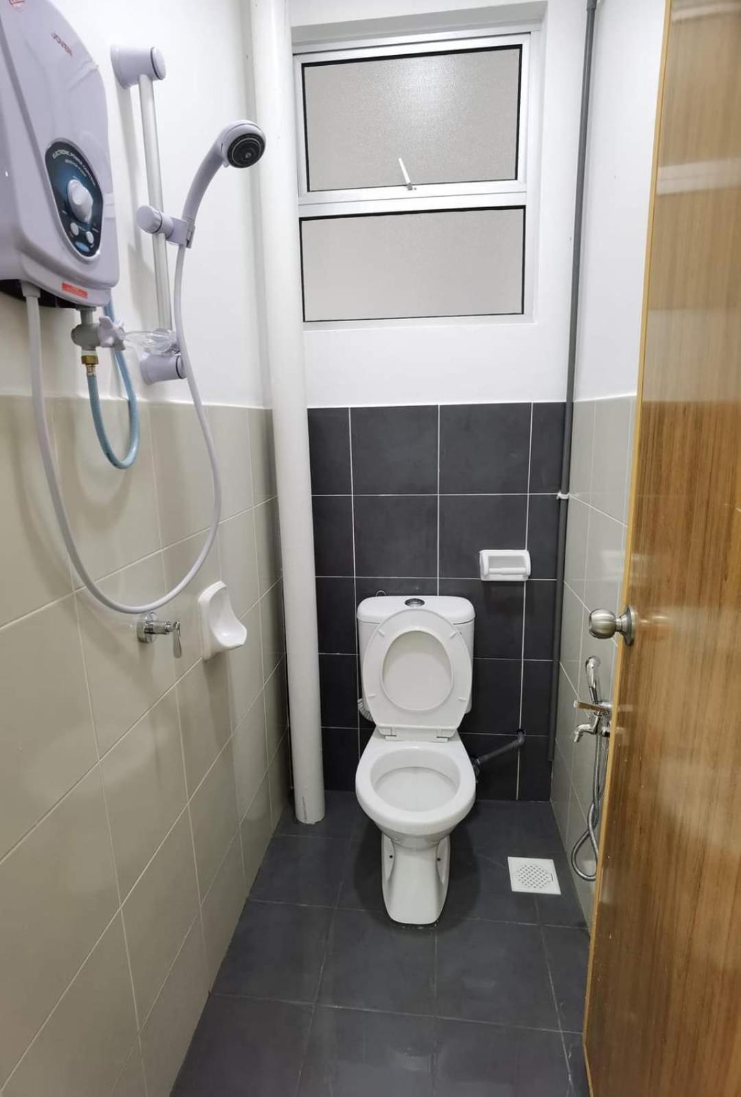 אולו טיראם Infinity Homestay Bandar Cemerlang מראה חיצוני תמונה
