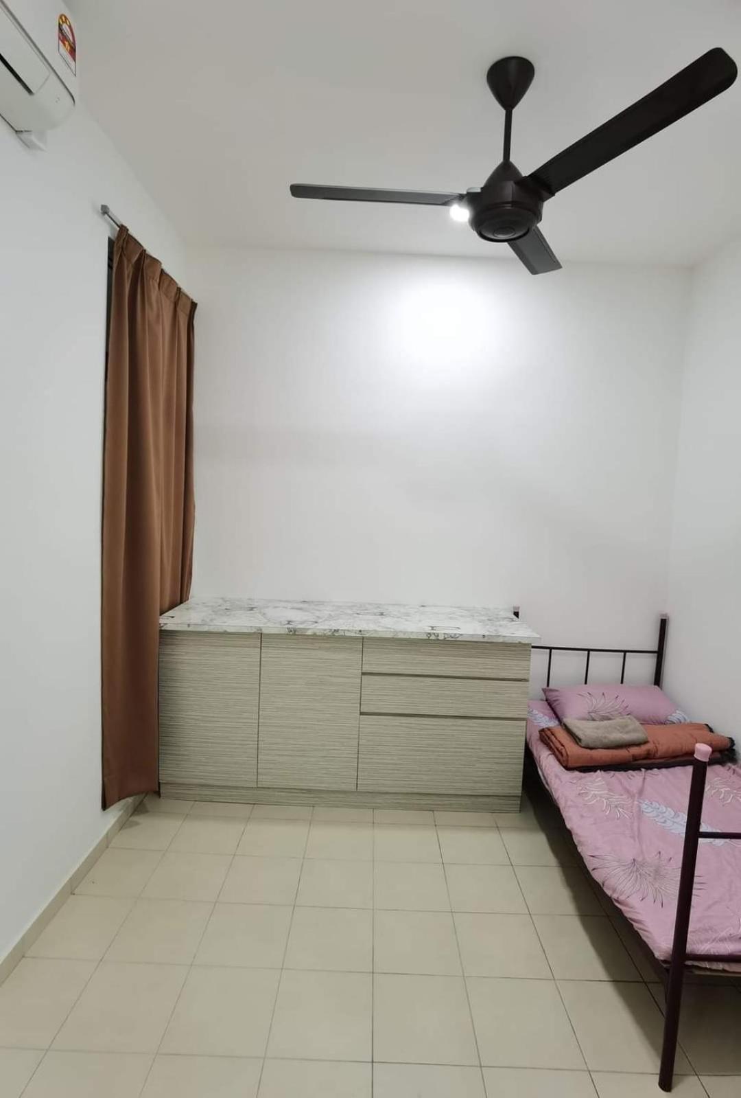 אולו טיראם Infinity Homestay Bandar Cemerlang מראה חיצוני תמונה